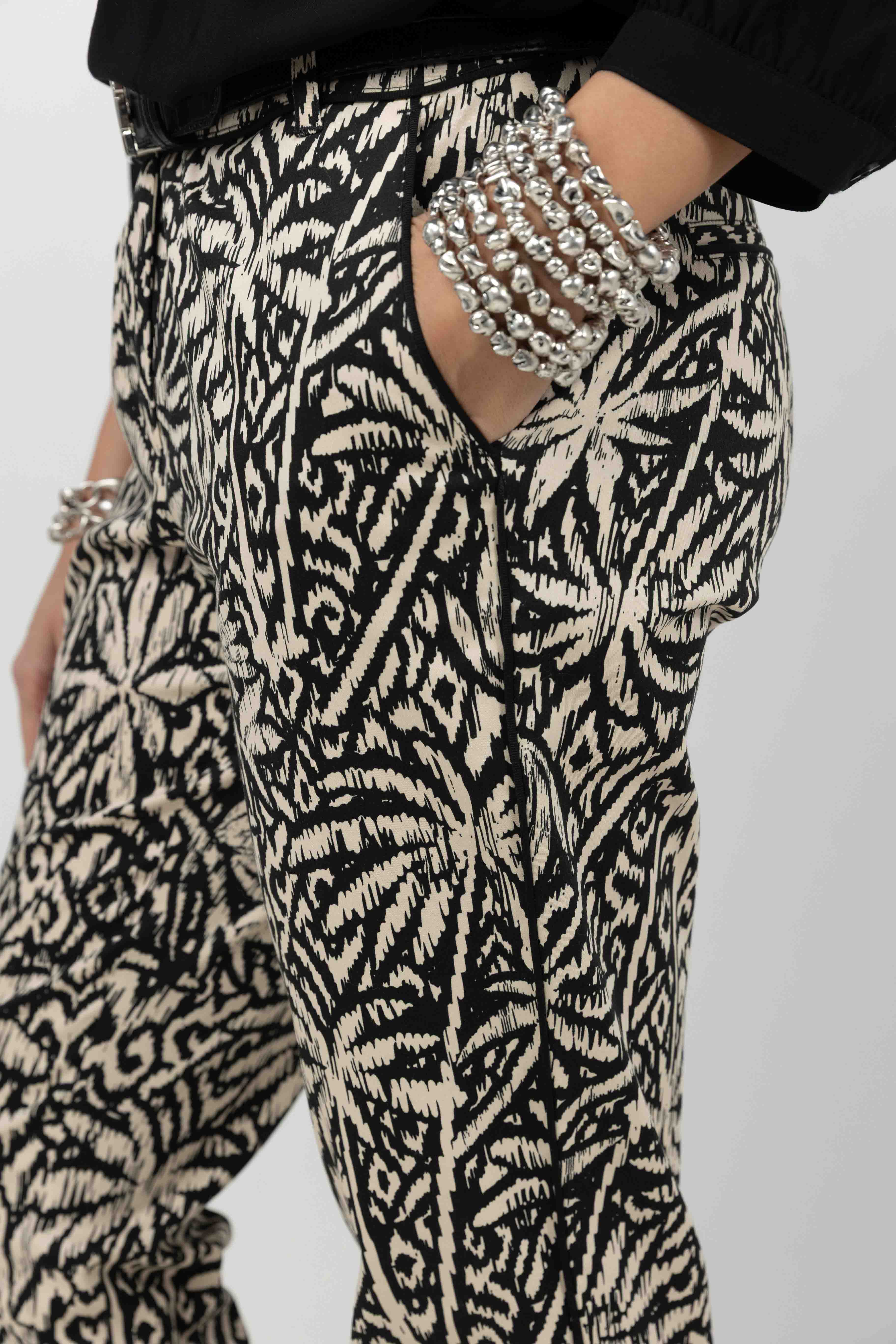 Pantalon imprimé graphique écru noir | Elora