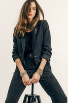 Veste tailleur imprimé broche rock | Elora