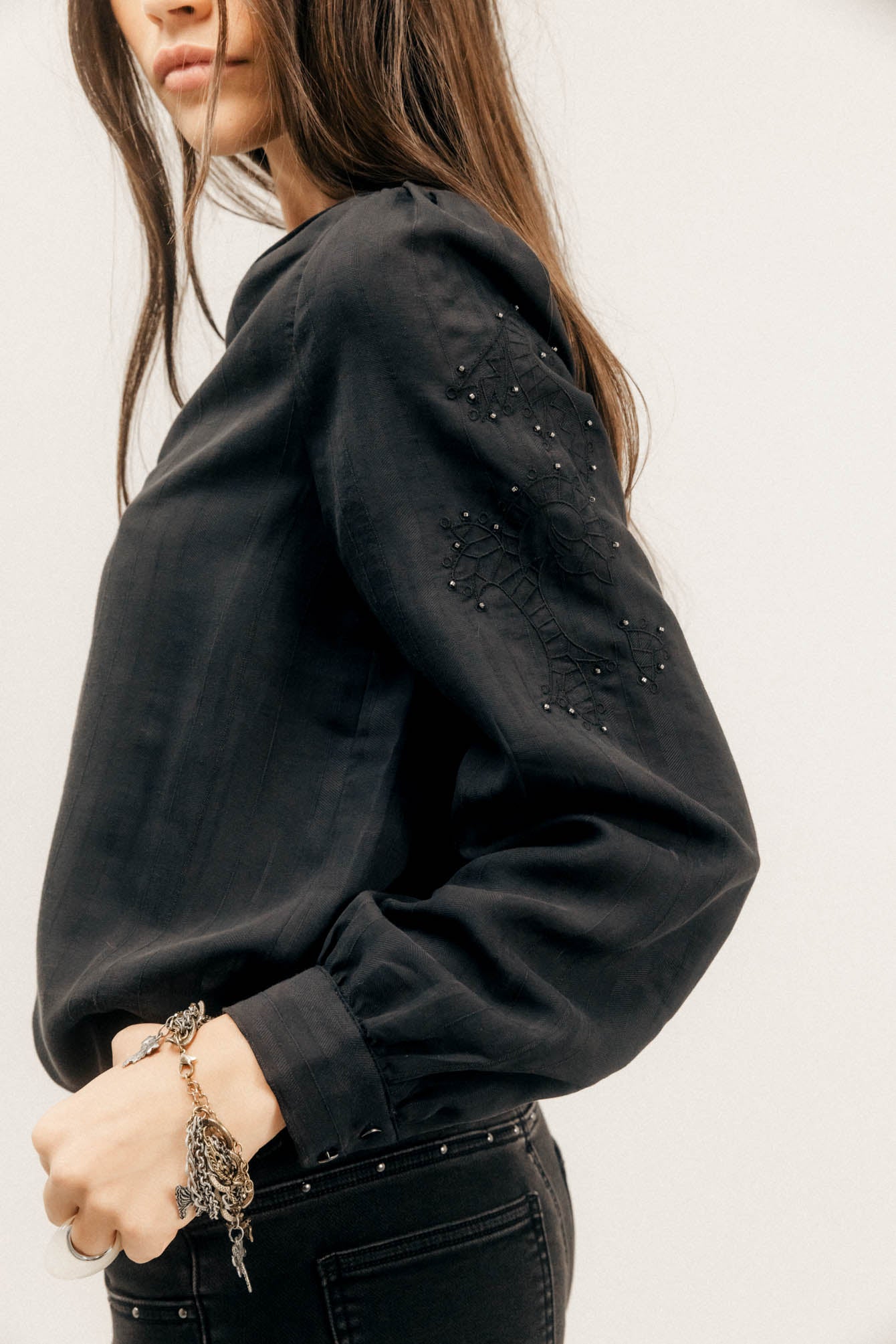 Blouse noire jacquard brodée perlée | Elora