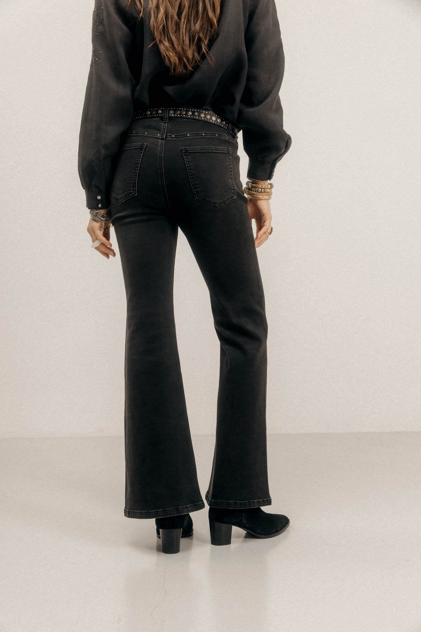 Jean flare noir esprit seventies | Elora