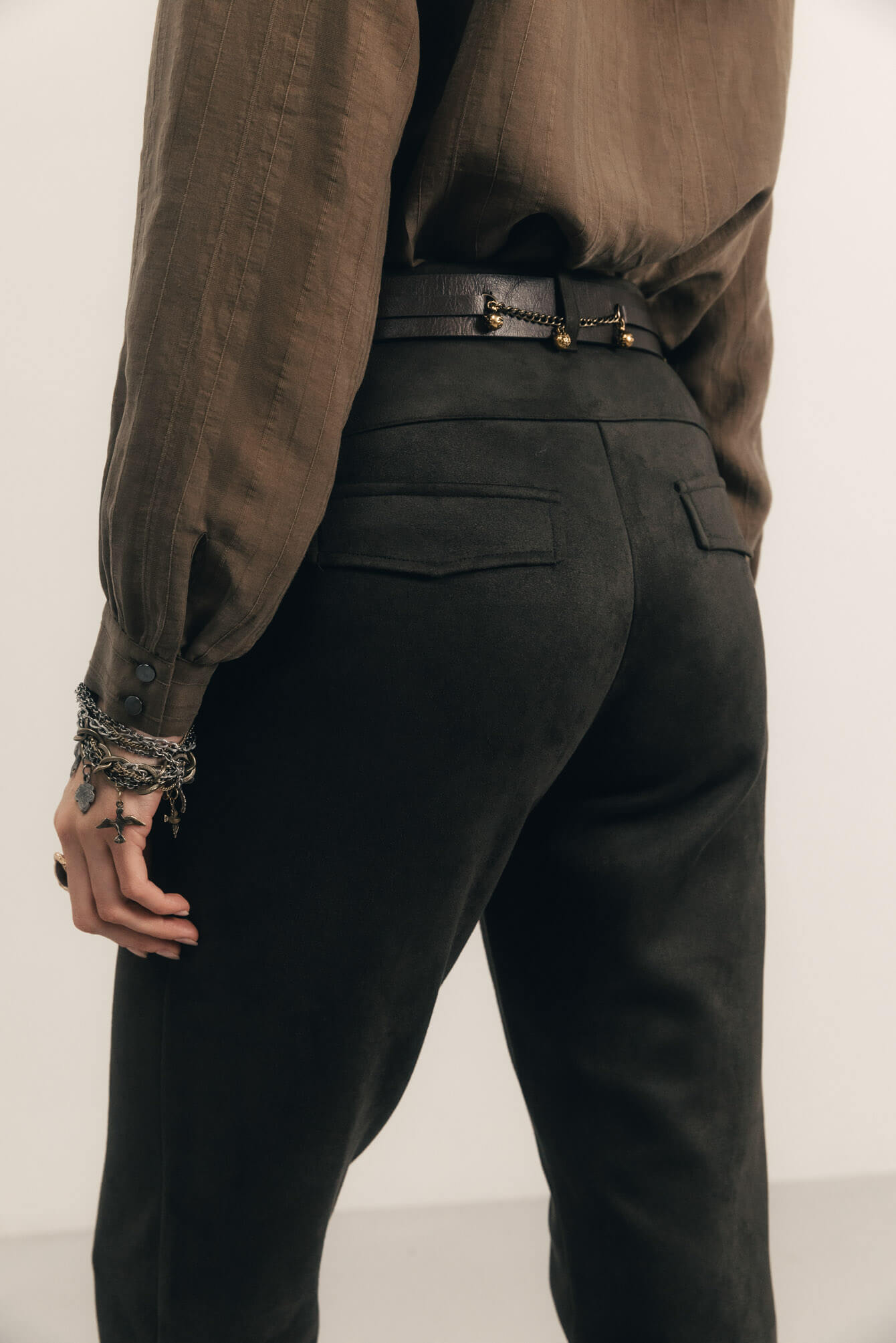 Pantalon kaki suédé coupe cigarette | Elora