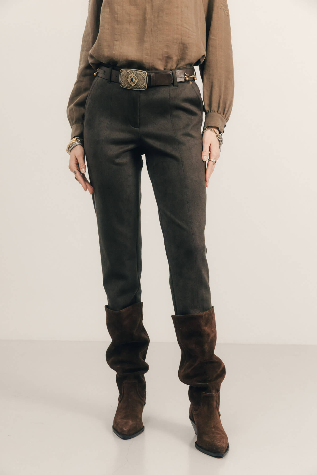 Pantalon kaki suédé coupe cigarette | Elora