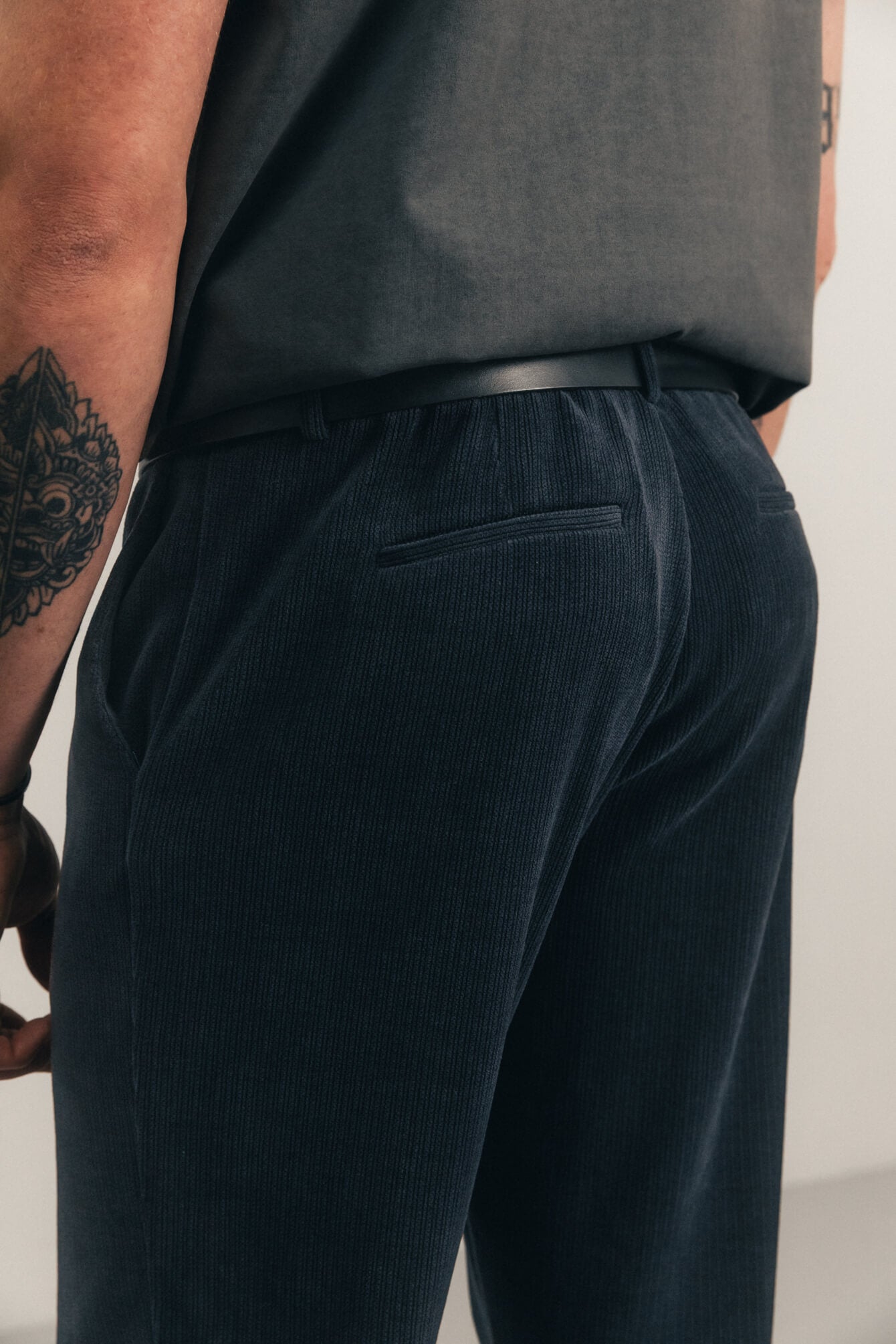 Pantalon navy velours côtelé fuselé | Elora