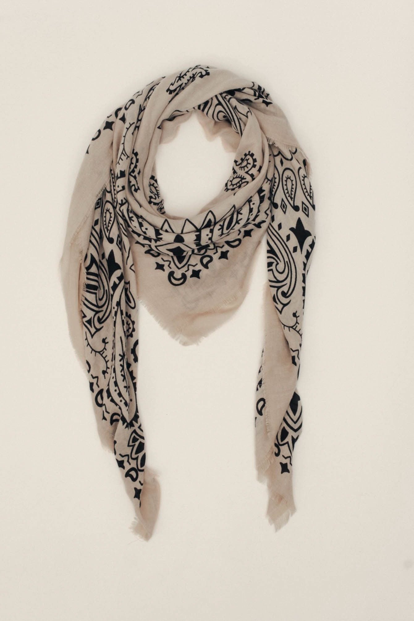 Carré beige imprimé bandana rock | Elora