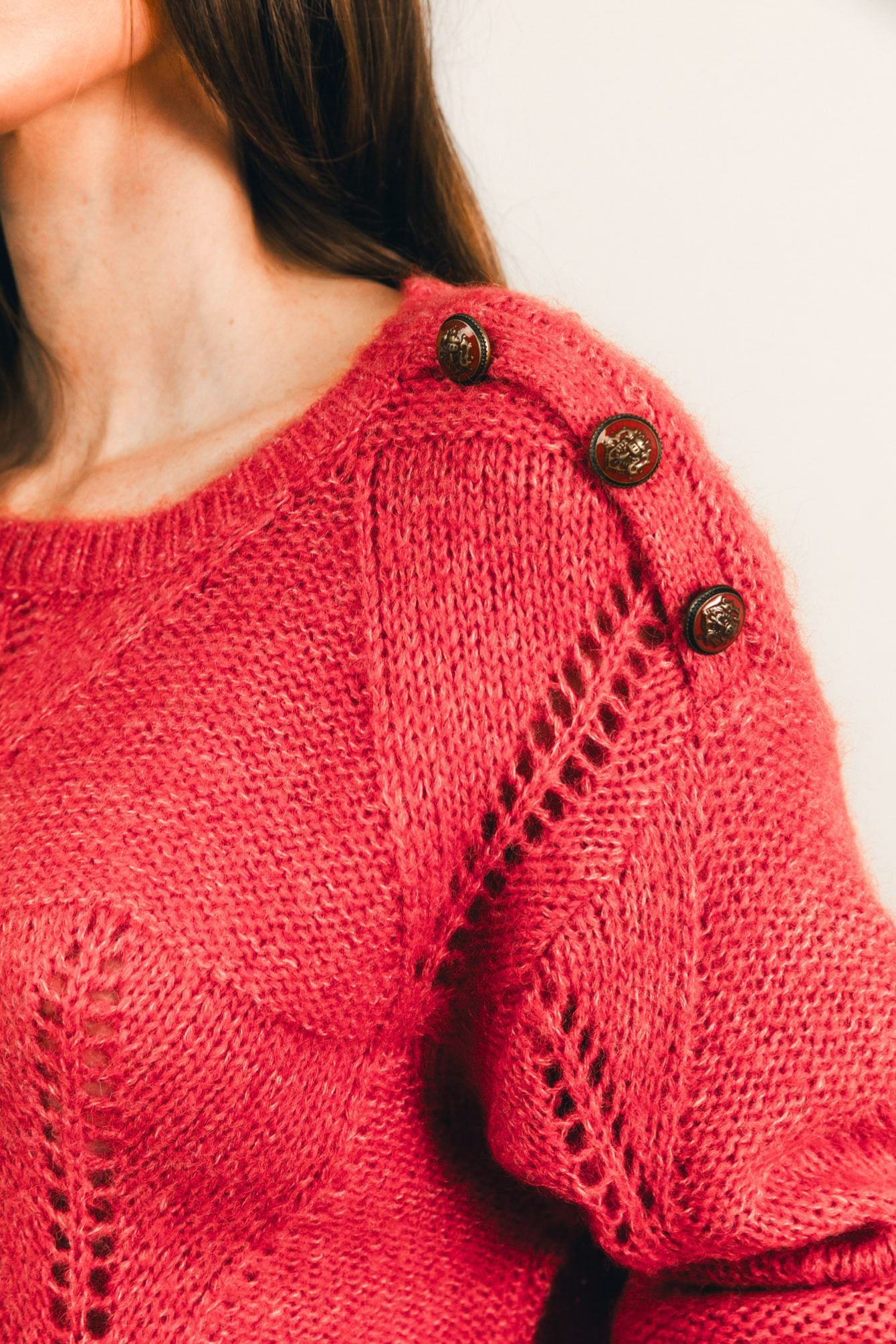 Pull grenadine ajouré boutons bijoux | Elora