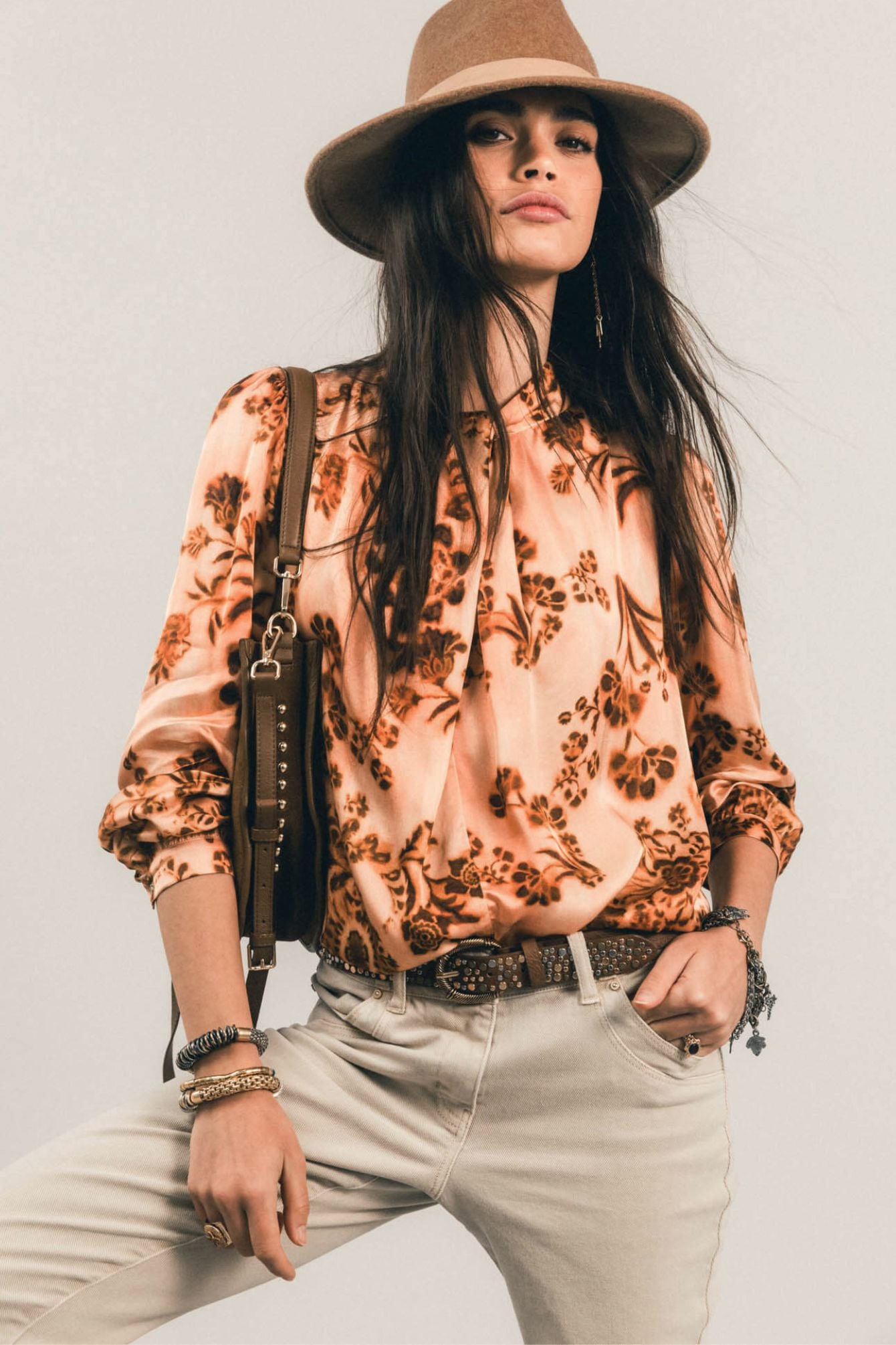Blouse pêche satinée florale | Elora