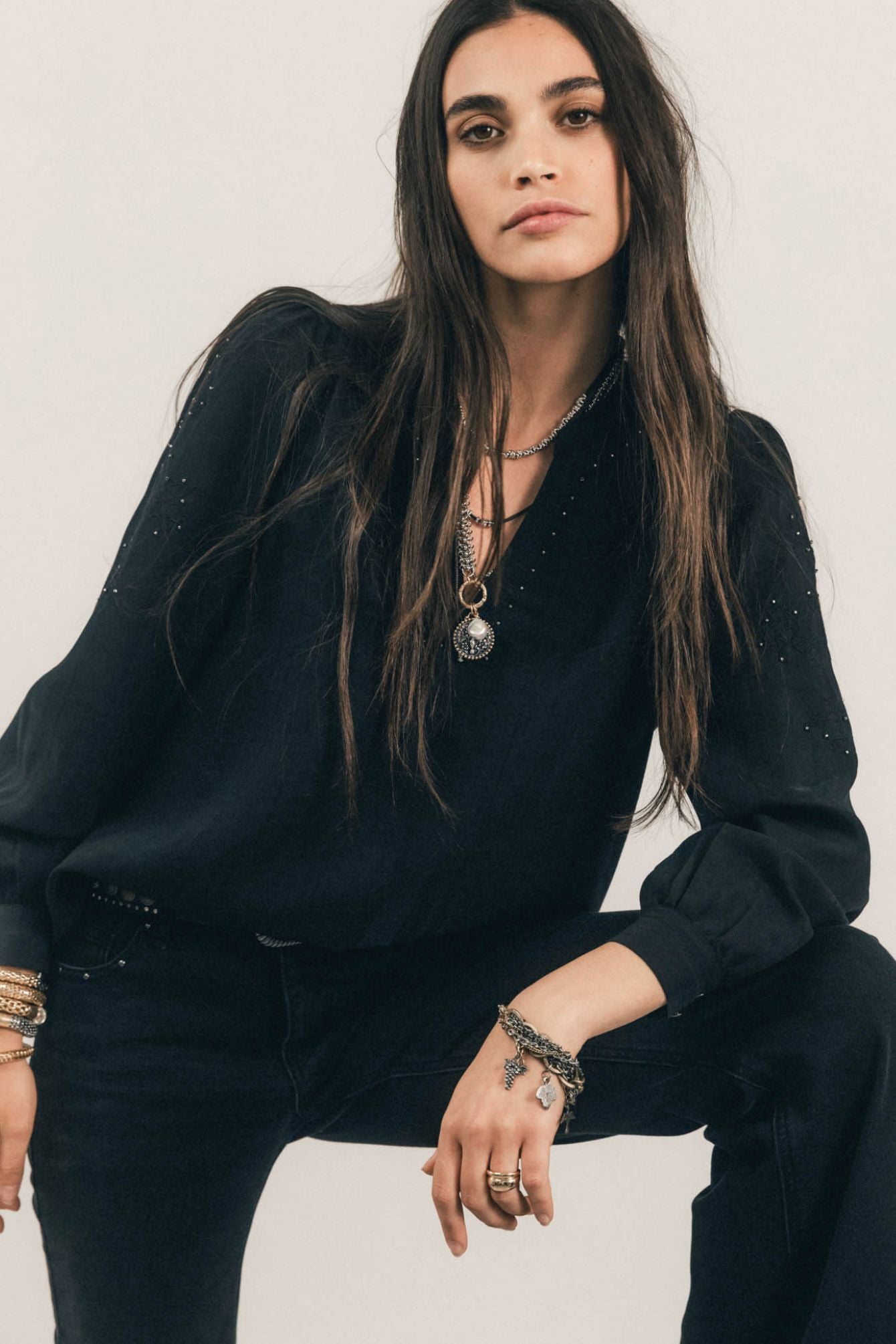 Blouse noire jacquard brodée perlée | Elora