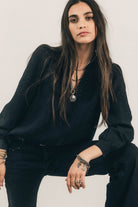 Blouse noire jacquard brodée perlée | Elora