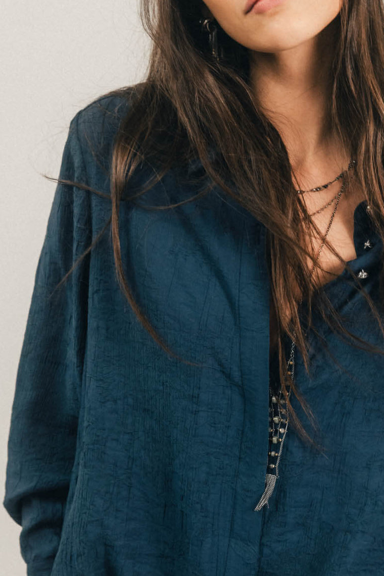 Chemise bleue jacquard satinée chic | Elora