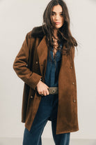 Trench choco suédine col fausse fourrure | Elora
