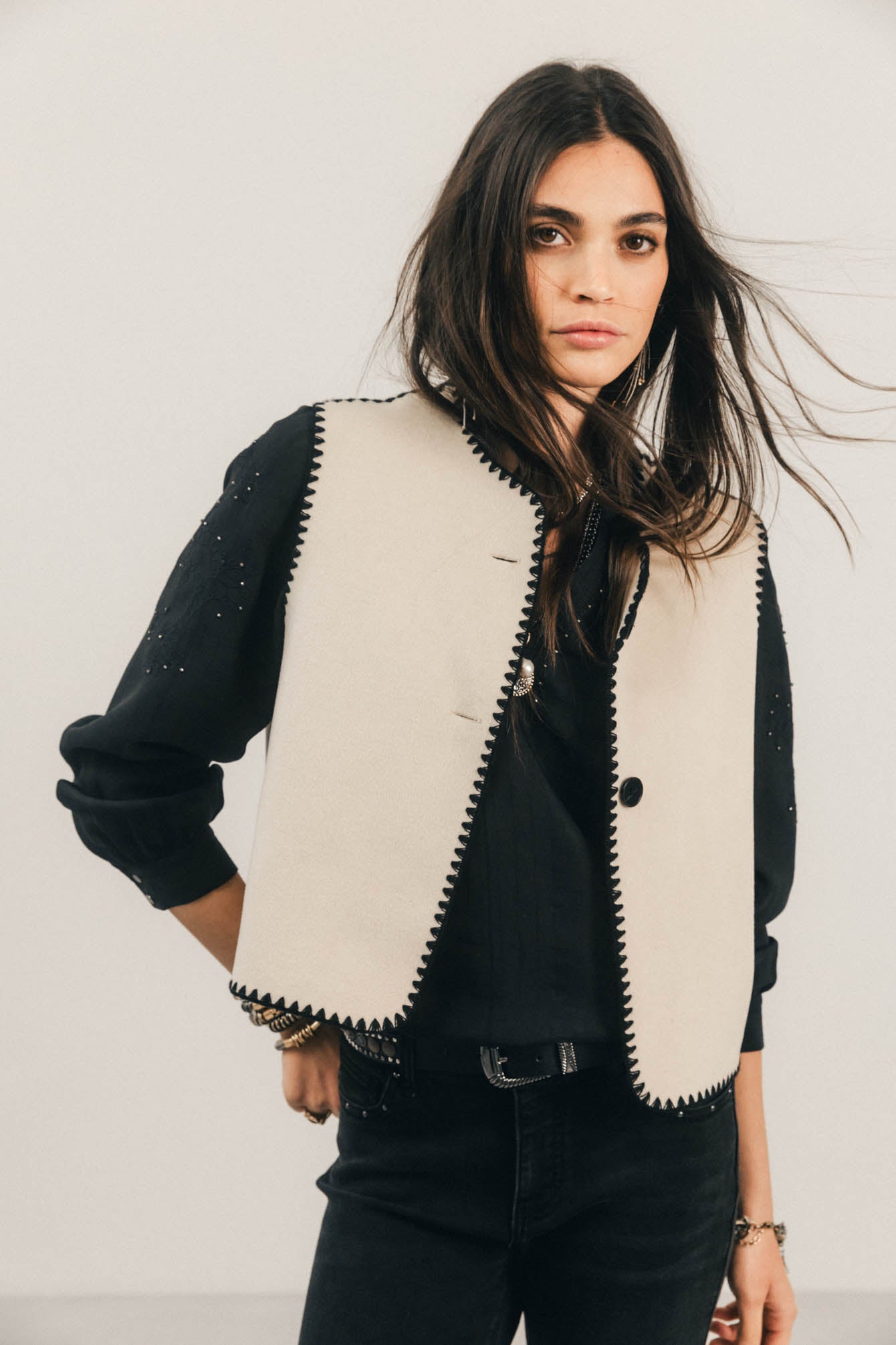 Blouse noire jacquard brodée perlée | Elora