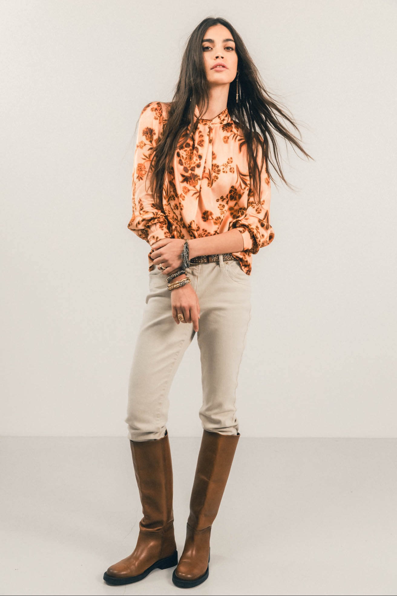 Blouse pêche satinée florale | Elora