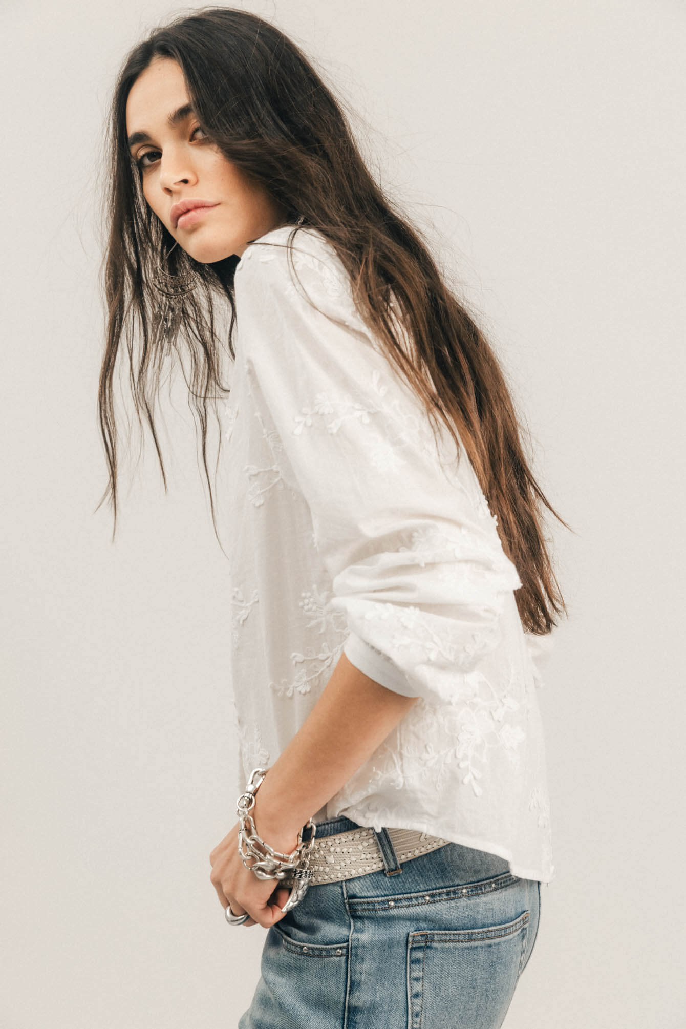 Blouse blanche brodée romantique intemporelle | Elora