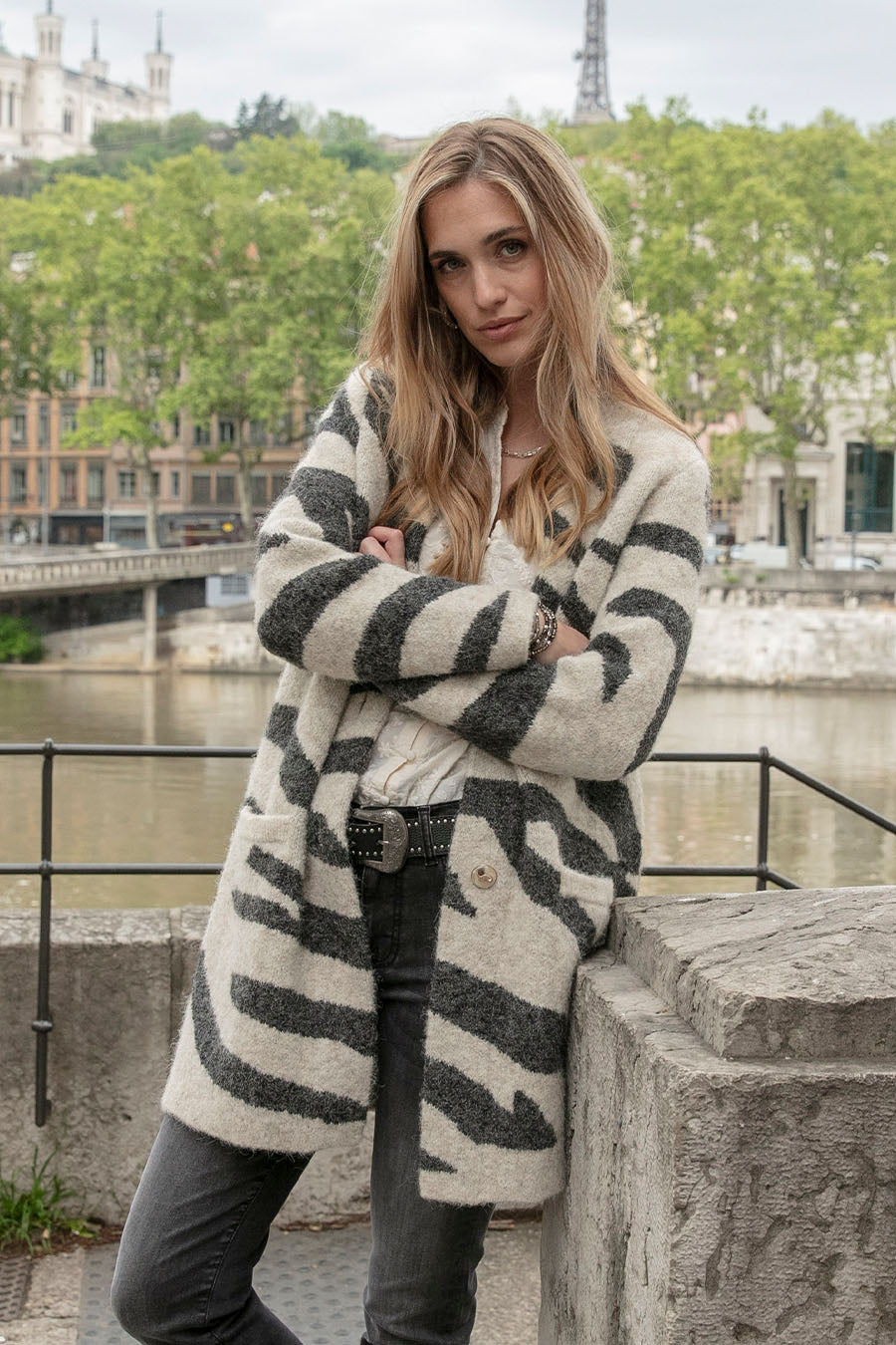 Gilet long imprimé zébré écru et gris | Elora