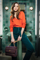 Pull fin col V orange avec étoiles strassées | Elora