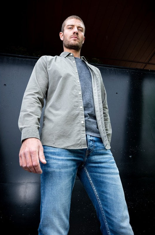 Chemise coupe regular en velours kaki | Elora
