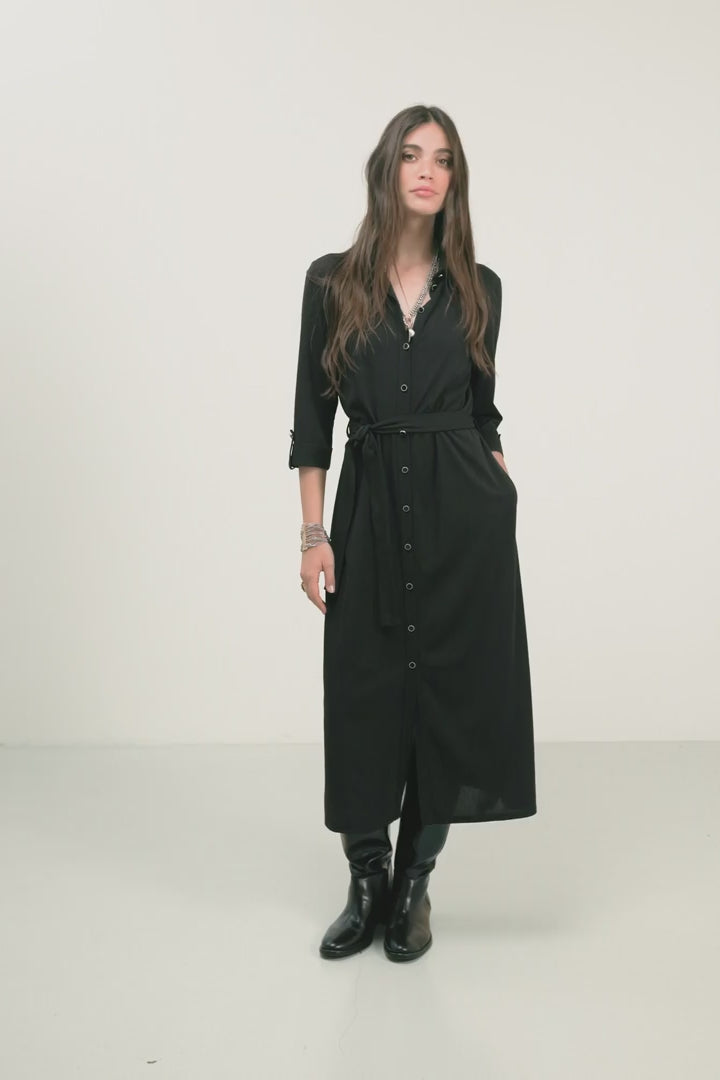 Robe chemise noire fluide intemporelle | Elora