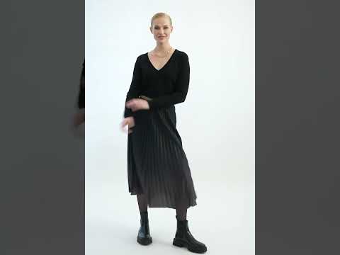 Pull fin col V noir avec étoiles strassées | Elora