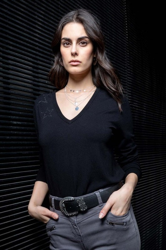 Pull fin col V noir avec étoiles strassées | Elora