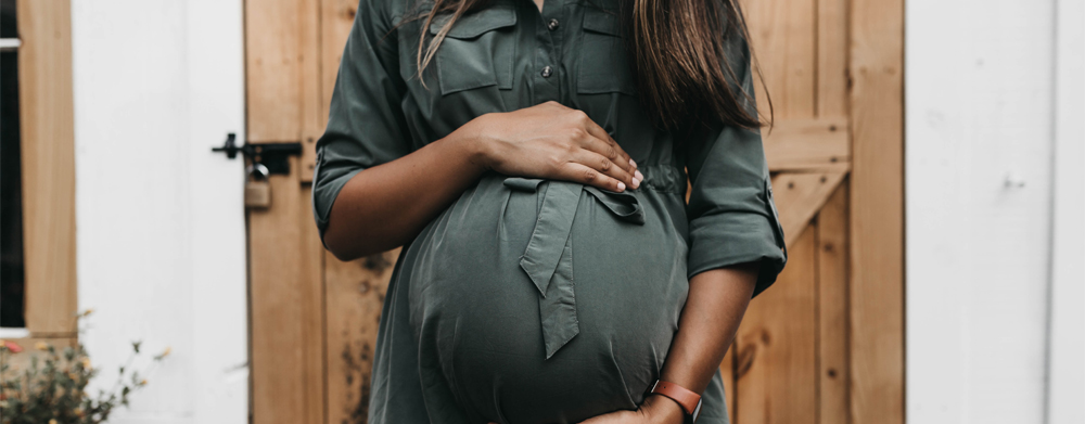 Femme enceinte : comment s'habiller avec style - Elora